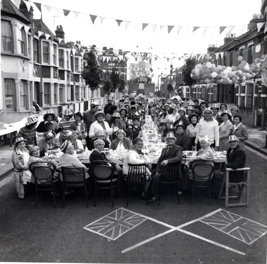 Disbrowe Road W6: Silver Jubilee Street Party 6-7 June 1977. Image property of Hammersmith & Fulham Archives.